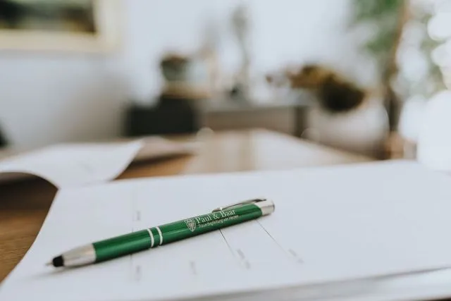 Kugelschreiber Bestattungshaus Paul & Baar zur Unterzeichnung einer Bestattungsvorsorge